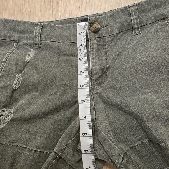 American Eagle Green Distressed Low Rise Y2K Grunge Streetwear Shorts Size 8 - Picture 4 of 9